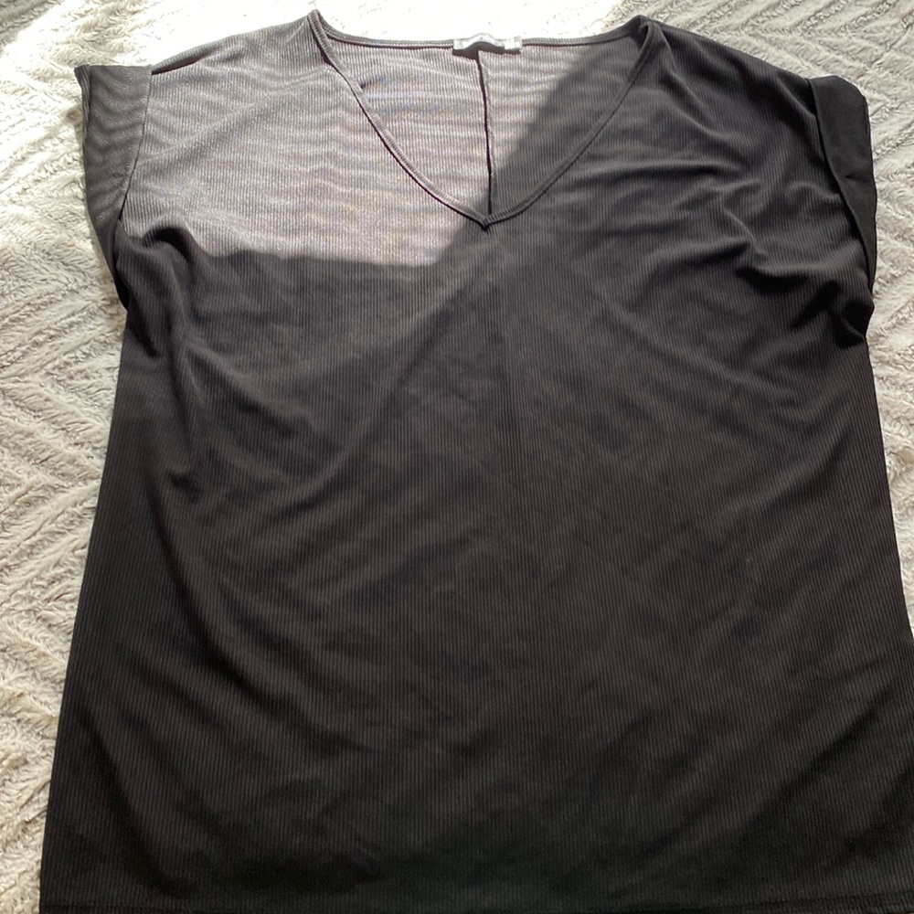 Black v neck cap sleeve top size 18